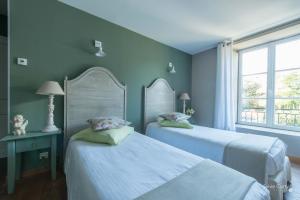 B&B / Chambres d'hotes Entre Hotes : Chambre Double - Vue sur Jardin