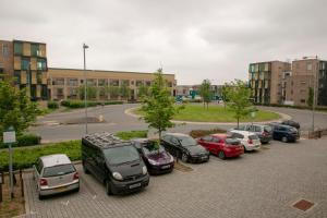 Modern & Exquisite Trumpington Townhouse with Parking & 5 mins to Papworth hospital