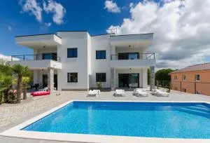 Apartments Residence Romance - Pinezici