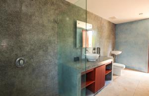 A Hotelcom Rileys Retreat Villa Montongbuwoh - 