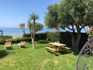 Aqua Seafront Beach House With Garden Corfu Greece