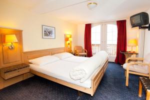 Superior Double Room with Balcony room in Hotel Jungfrau Mürren