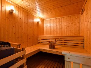 Maisons de vacances Exquisite Mansion in Cantal with bubble bath Sauna and Pool : photos des chambres