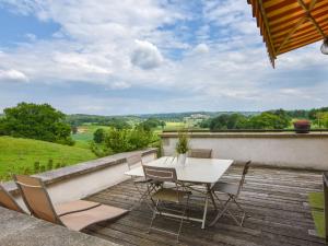 Maisons de vacances Exquisite Mansion in Cantal with bubble bath Sauna and Pool : photos des chambres