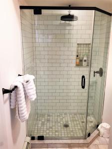 Deluxe King Room room in Sea Street Inn