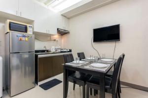 Jens Paranaque City Apartment