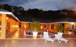 Spacious hillside villa with a large pool and sea views. Best by far in the area, Holiday homes Whitehouse - big - 1