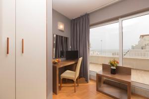 Queen Suite with Sea View