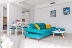 Apartment Azzurro with Pool and Parking
