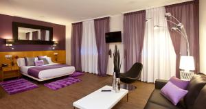 Studio Double Deluxe with Sofa room in Hotel Palacio de Cristal