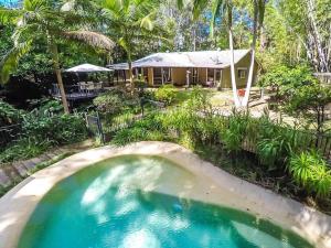 Your Own Retreat Getaway in Lush Rainforest