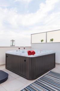 Bubbles Penthouse with Jacuzzi