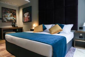 Deluxe Double Room room in Triviho Hotel