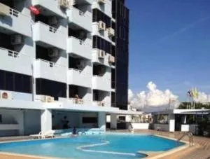 Bangsaen Royal Beach by Preyaluk - 阿戈希拉