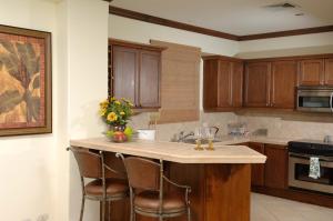 Stay In CR Los Sueños Condos