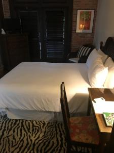 Queen Room with Balcony and Park View room in Park Plaza Hotel Orlando - Winter Park
