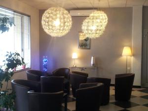 Hotels Hotel Du Midi : photos des chambres