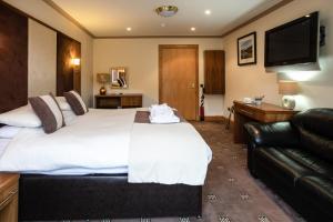 Deluxe Double Room with Balcony room in Cairndow Stagecoach Inn