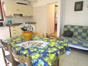 Two-Bedroom Apartment room in Annie