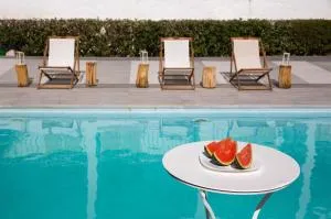 阿莫斯吐露港旅馆 - 托隆