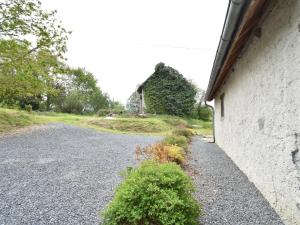 Maisons de vacances Quaint Holiday Home in Saint Gilles les Bois with Garden : photos des chambres