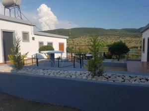 Petrit Guesthouse - 3hvězdičkové hotely ve městě Ksamil