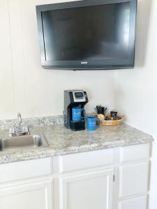 Double Room with Two Double Beds room in Churchill Pointe Inn