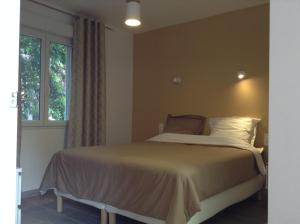 B&B / Chambres d'hotes Villa hortensia : Chambre Double ou Lits Jumeaux avec Climatisation - Vue sur Jardin