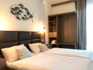 Comfort Double Room with Balcony room in Apartments Artemus Belveder