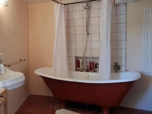 Maisons de vacances Quiet Farmhouse in Draguignan with Private Swimming Pool : photos des chambres