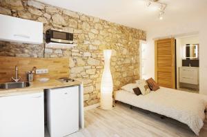 Appartements GregBnb-com - Studio CLIMATISE - Terrasse & parking prive : photos des chambres