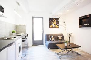 Appartements GregBnb - Studio moderne - Coin nuit - CLIMATISE : photos des chambres