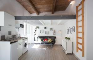 Appartements GregBnb-com - Filet suspendu ! - PARKING INCLUS - CLIMATISE - WIFI -15min Gare : photos des chambres