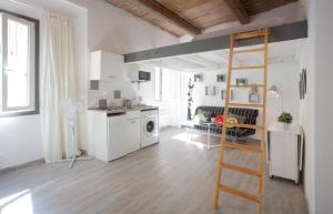 Appartements GregBnb-com - Filet suspendu ! - PARKING INCLUS - CLIMATISE - WIFI -15min Gare : photos des chambres