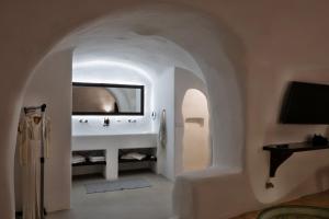 Abelis Canava Luxury Suites Santorini Greece