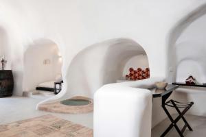 Abelis Canava Luxury Suites Santorini Greece