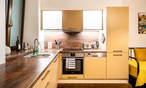 Unique Central SQUARE business apt.