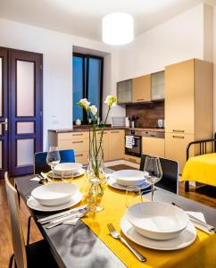 Unique Central SQUARE business apt.