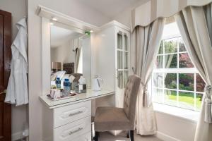 Standard Twin Room with Private Shower and Toilet room in Friars Quarter House B&B