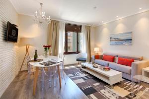 Three-Bedroom Apartment room in Mercedes Heritage Apartments