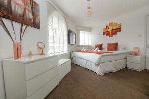 Portside Apartment Parking by Brighton Holiday Lets
