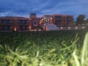 Finiki Plaza