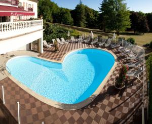 Hotels Le Chateau de la Tour : photos des chambres