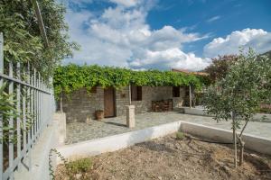 Acrocorinth Apartments