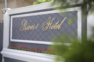 River S hotel