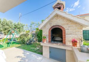 Holiday apartment with garden