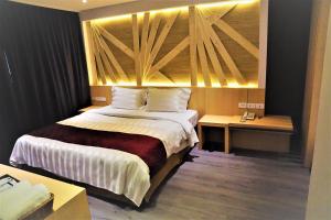 Phòng Superior giường đôi lớn (Superior Queen Room)