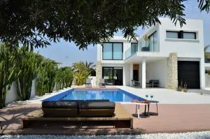 Villa with private pool - Llobregales