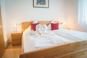 Double Room with Balcony and Lake View room in Strandpension Mäder