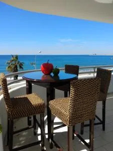 Villa Venecia, Apartamento de Lujo en 1º línea de playa + parking - Малага